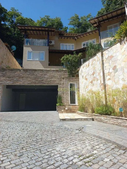 Foto 1 de Casa de Condomínio com 4 Quartos à venda, 360m² em Pendotiba, Niterói