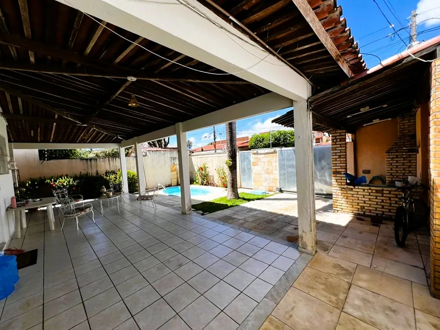 Foto 1 de Casa com 3 Quartos à venda, 270m² em Ponta Negra, Natal