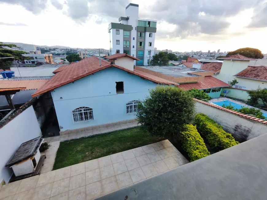 Foto 1 de Casa com 3 Quartos à venda, 215m² em Camargos, Belo Horizonte