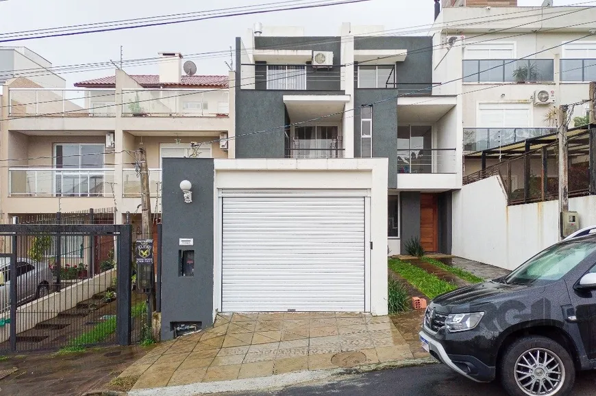 Foto 1 de Casa com 3 Quartos à venda, 163m² em Guarujá, Porto Alegre
