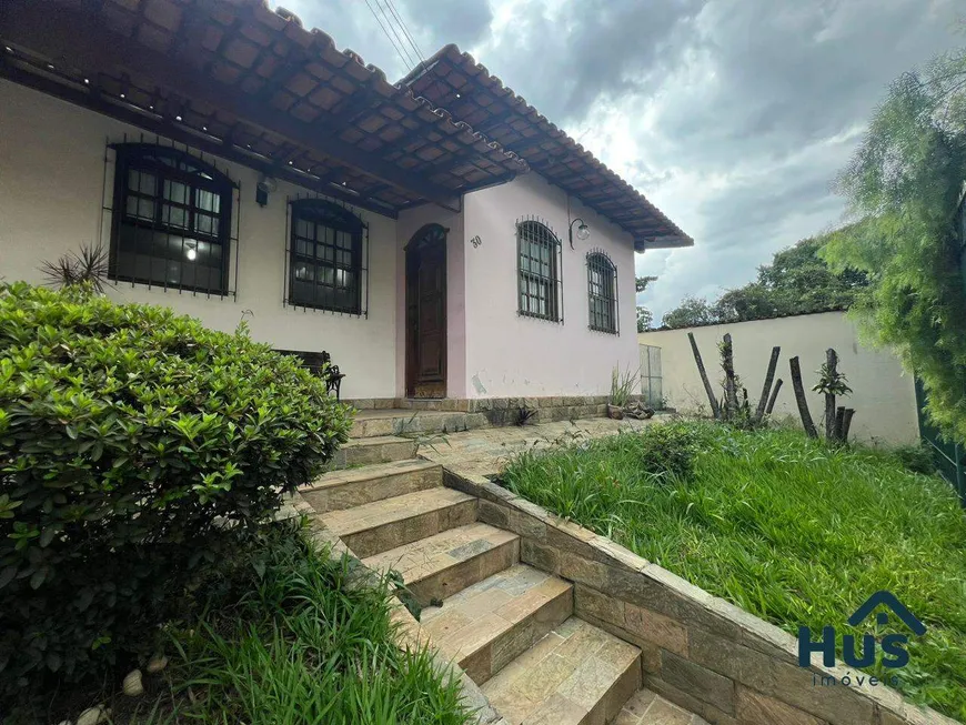 Foto 1 de Casa com 4 Quartos à venda, 197m² em Itapoã, Belo Horizonte