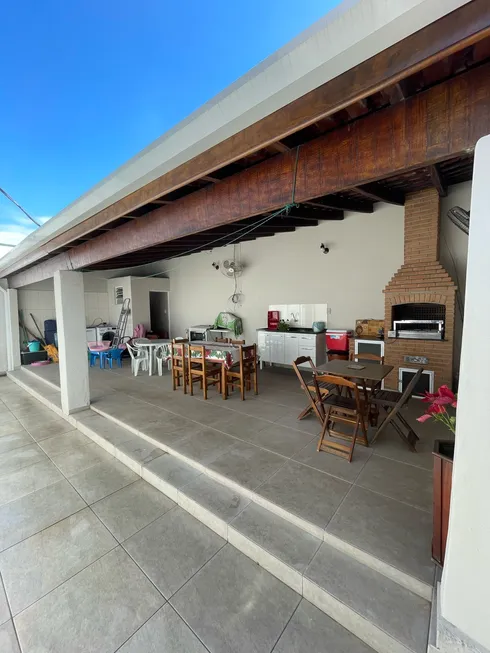 Foto 1 de Casa com 3 Quartos à venda, 300m² em Loteamento Residencial Carangola, Pindamonhangaba