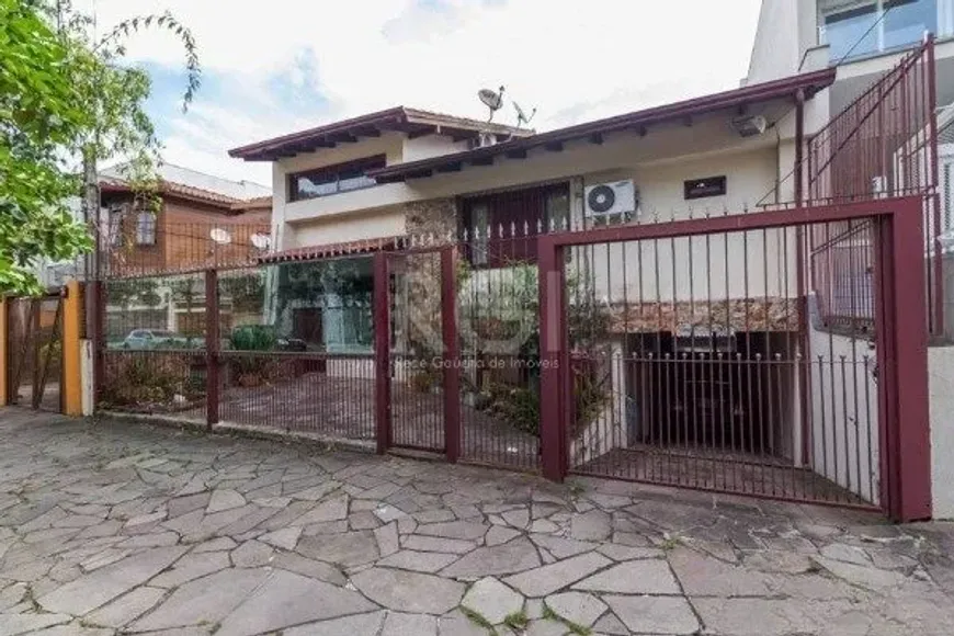 Foto 1 de Casa com 4 Quartos à venda, 397m² em Chácara das Pedras, Porto Alegre