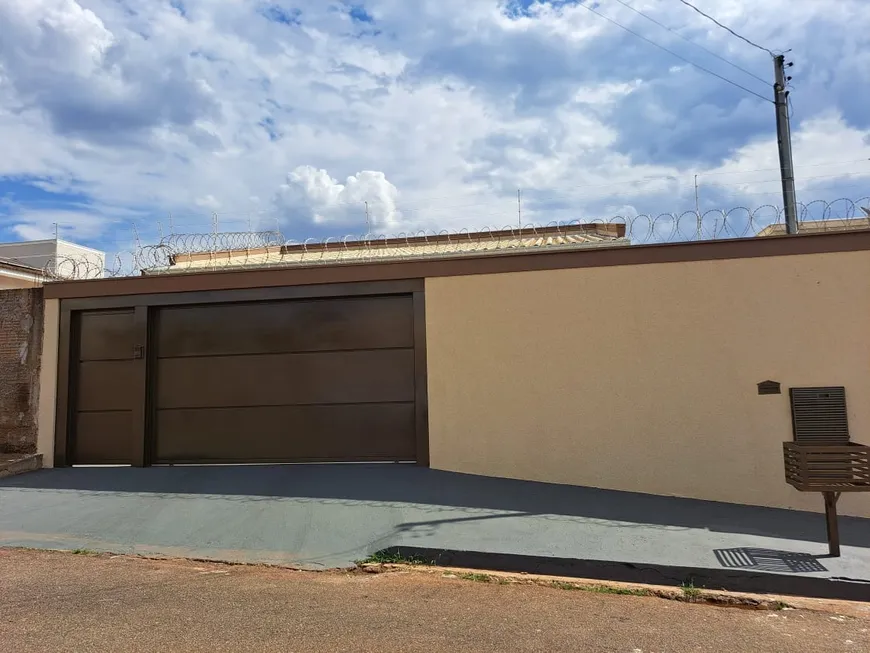 Foto 1 de Casa com 3 Quartos à venda, 190m² em Jardim do Lago, Uberaba