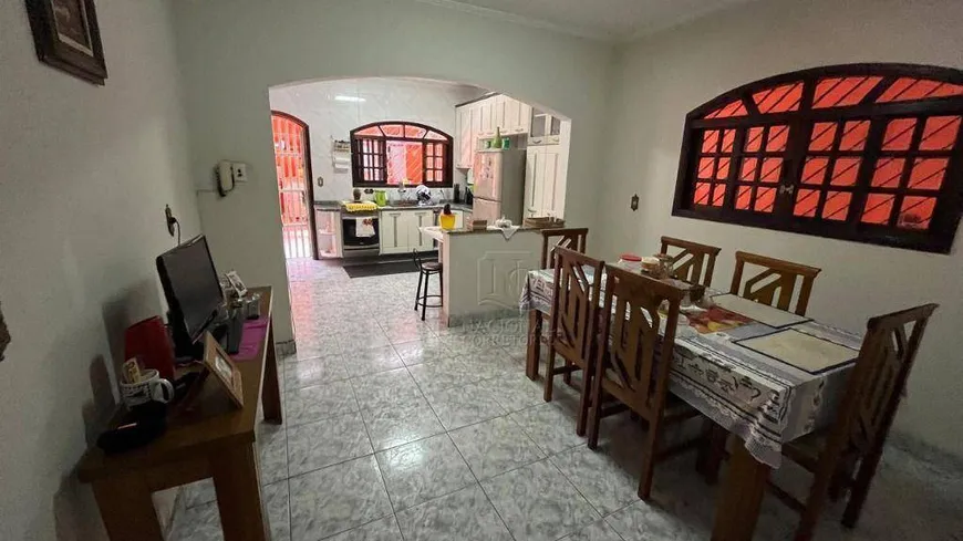 Foto 1 de Sobrado com 3 Quartos para alugar, 194m² em Vila Camilopolis, Santo André