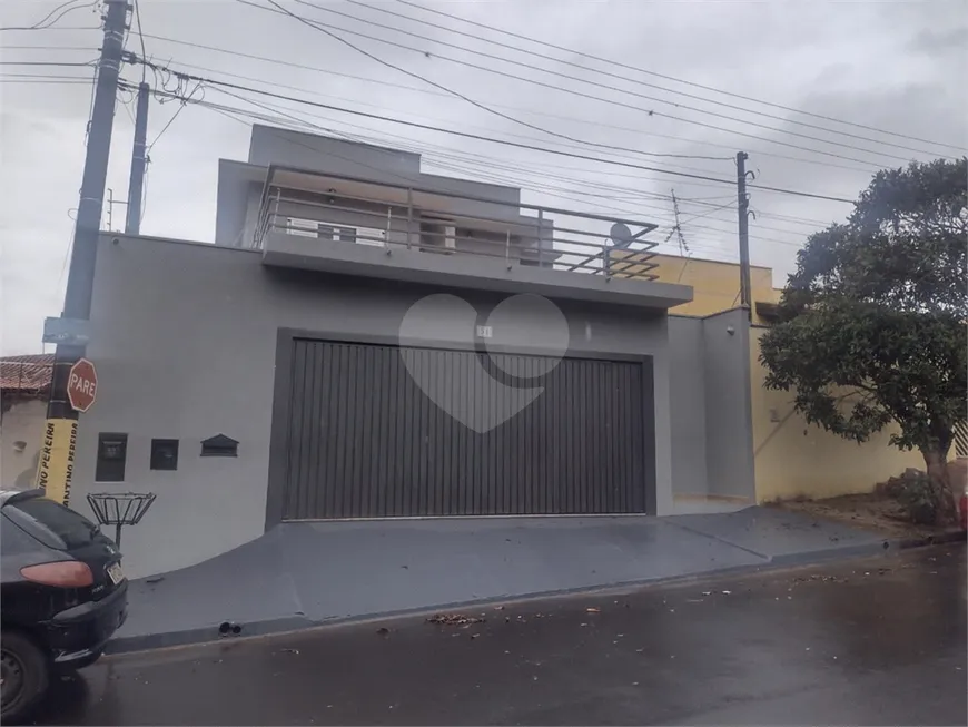 Foto 1 de Sobrado com 4 Quartos à venda, 236m² em Jardim Acapulco, São Carlos