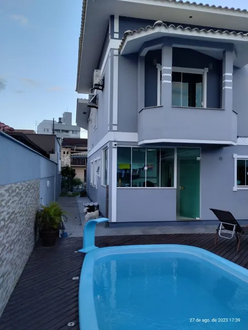 Foto 1 de Casa com 3 Quartos à venda, 260m² em Rio Caveiras, Biguaçu