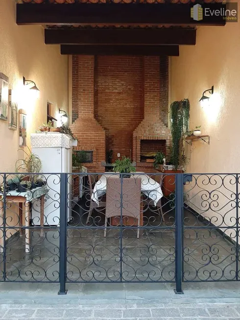 Foto 1 de Casa com 3 Quartos à venda, 255m² em Vila Lavínia, Mogi das Cruzes