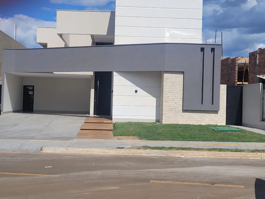 Foto 1 de Casa de Condomínio com 4 Quartos à venda, 240m² em Residencial Goiânia Golfe Clube, Goiânia