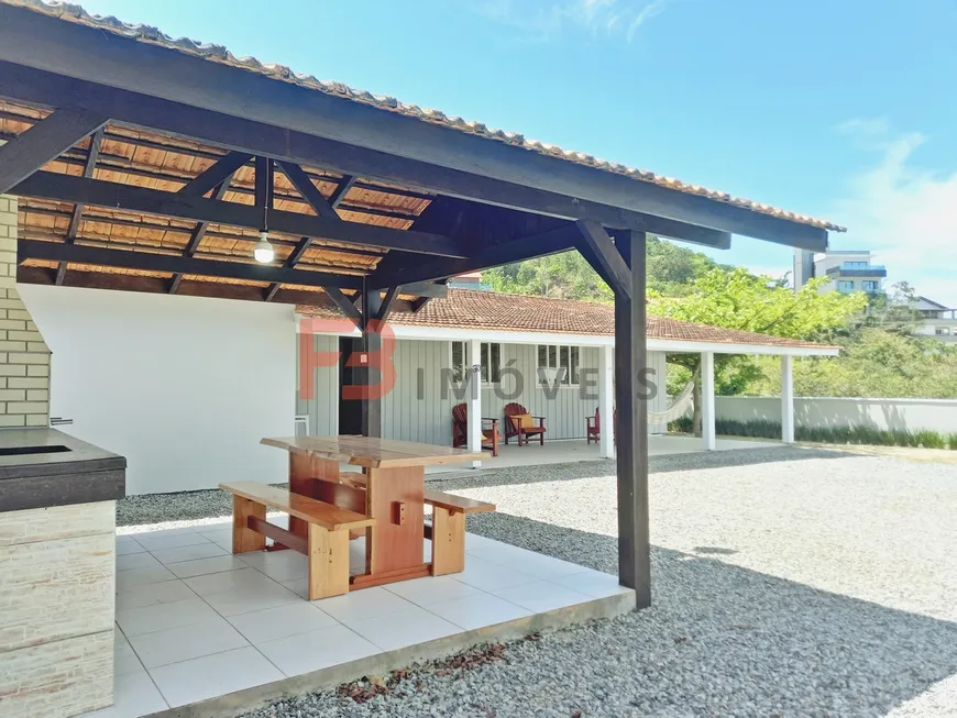 Foto 1 de Casa com 5 Quartos para alugar, 600m² em Zimbros, Bombinhas