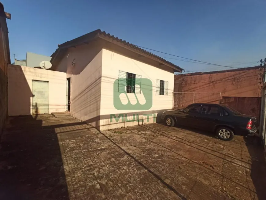 Foto 1 de Casa com 2 Quartos à venda, 135m² em Segismundo Pereira, Uberlândia