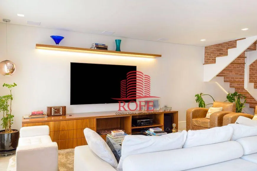 Foto 1 de Casa de Condomínio com 4 Quartos à venda, 210m² em Moema, São Paulo