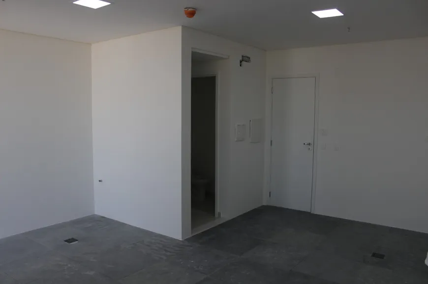 Foto 1 de Sala Comercial à venda, 33m² em Vila Homero Thon, Santo André