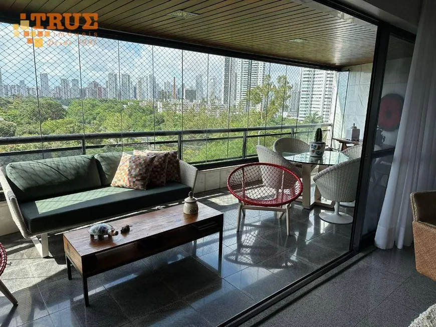 Foto 1 de Apartamento com 4 Quartos à venda, 210m² em Jaqueira, Recife