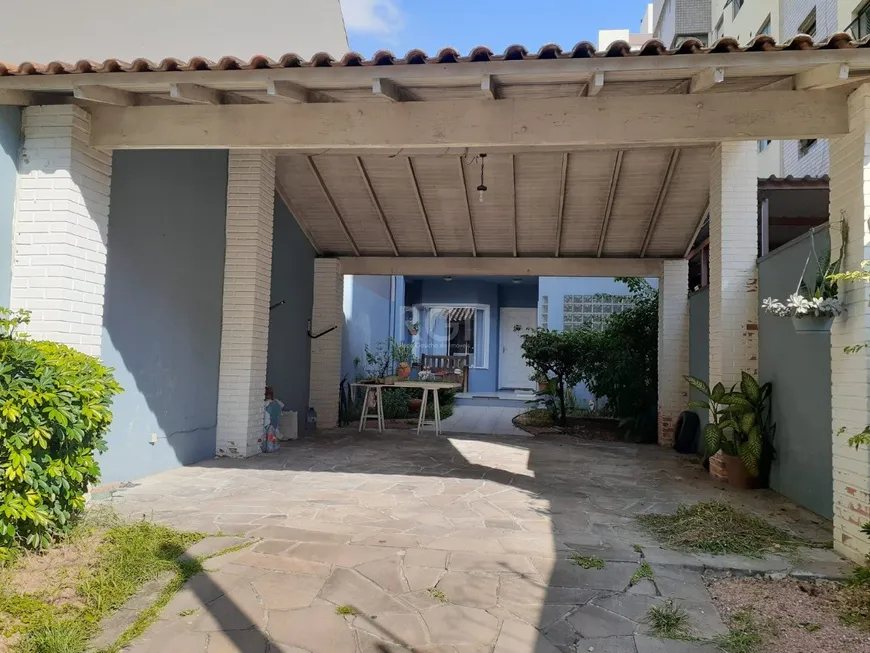 Foto 1 de Casa com 3 Quartos à venda, 199m² em Petrópolis, Porto Alegre