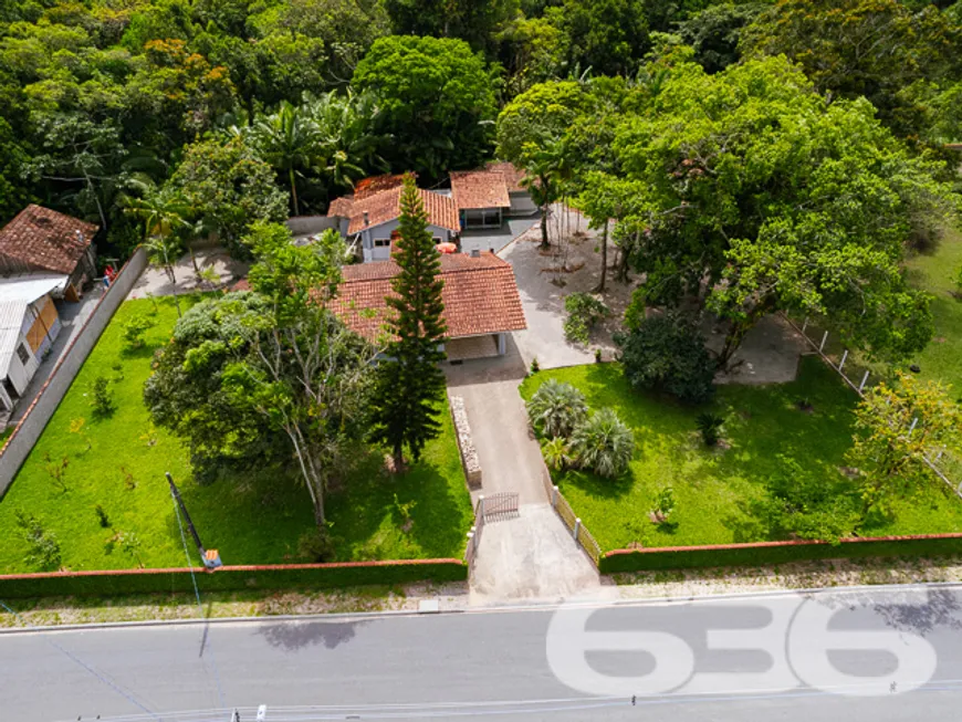 Foto 1 de Fazenda/Sítio com 3 Quartos à venda, 200m² em Pinheiros, Balneário Barra do Sul