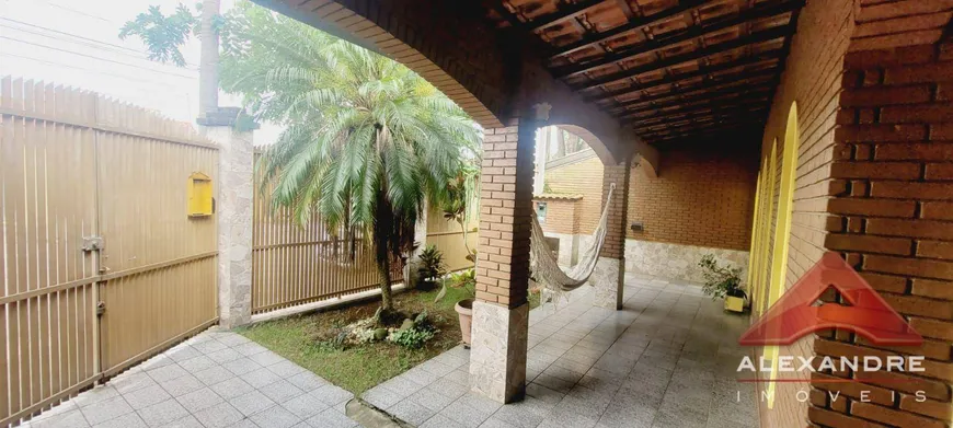 Foto 1 de Casa com 2 Quartos à venda, 197m² em Vila Tatetuba, São José dos Campos