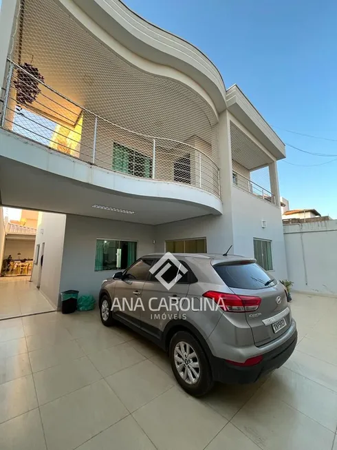 Foto 1 de Casa com 4 Quartos à venda, 202m² em São José, Montes Claros