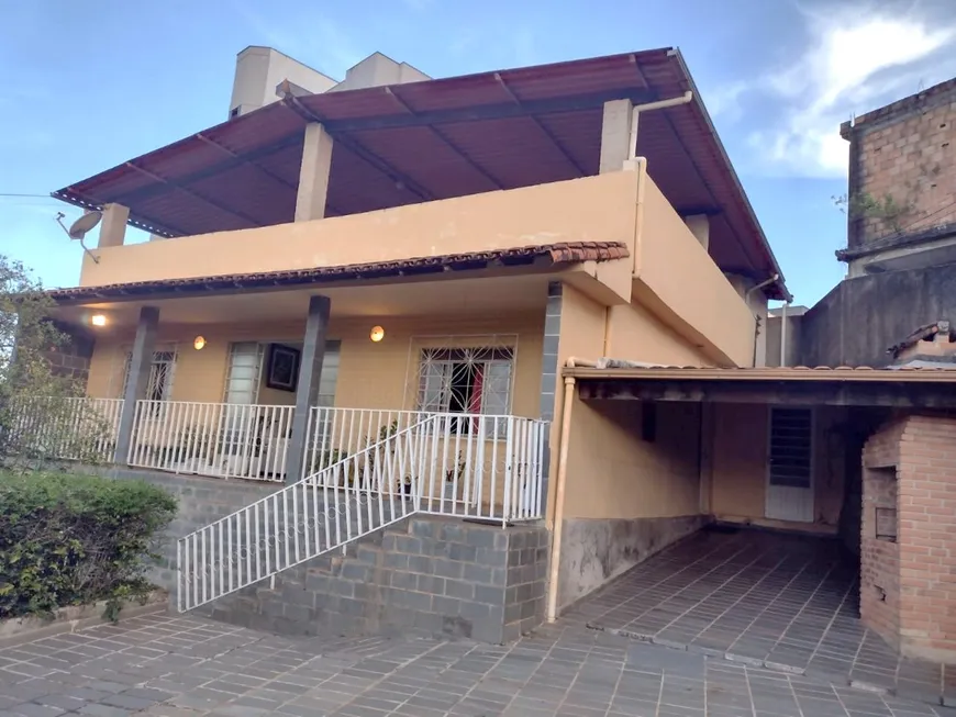 Foto 1 de Casa com 3 Quartos à venda, 379m² em Betânia, Belo Horizonte