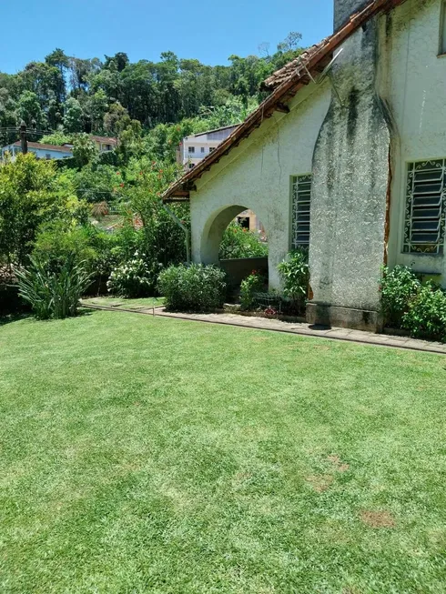 Foto 1 de Casa com 4 Quartos à venda, 149m² em Valparaiso, Petrópolis