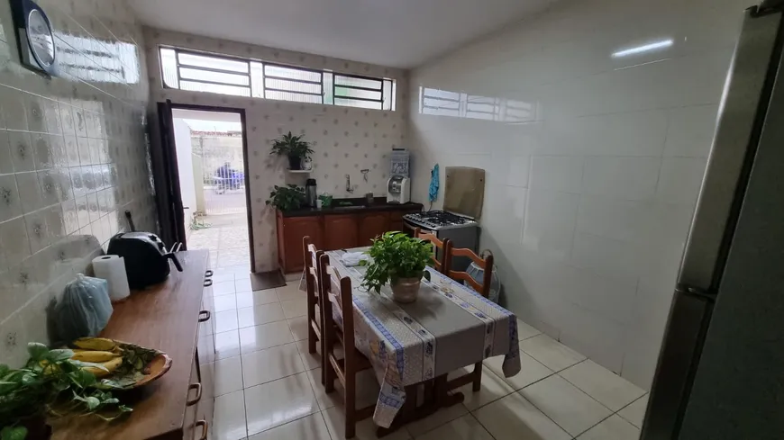 Foto 1 de Casa com 3 Quartos à venda, 220m² em Vila Santos, Caçapava