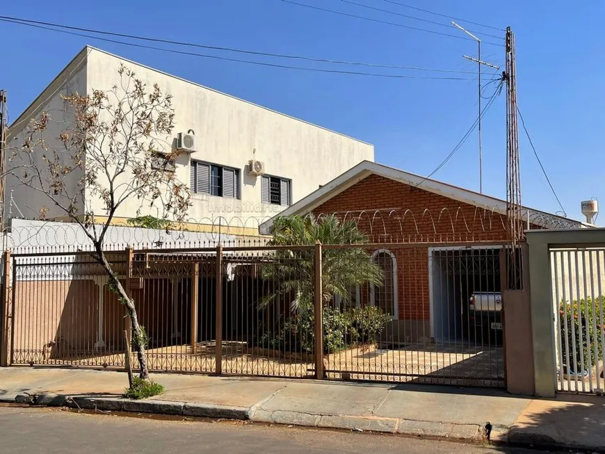 Foto 1 de Casa com 3 Quartos à venda, 163m² em Centro, Araraquara