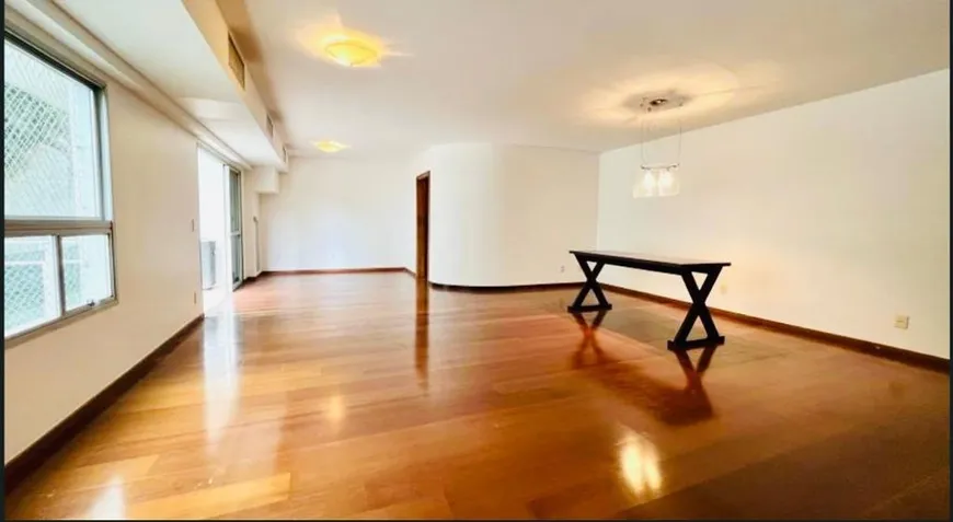 Foto 1 de Apartamento com 3 Quartos à venda, 270m² em Leblon, Rio de Janeiro