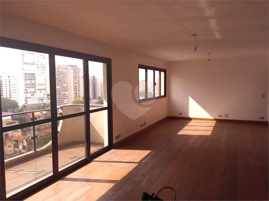 Foto 1 de Apartamento com 3 Quartos à venda, 228m² em Higienópolis, São Paulo