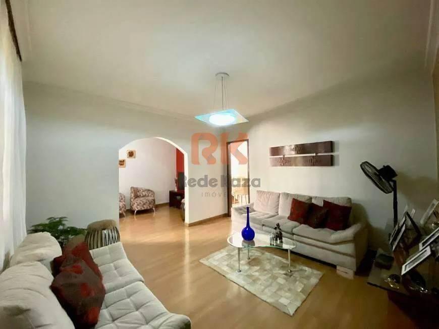 Foto 1 de Casa com 3 Quartos à venda, 300m² em Alípio de Melo, Belo Horizonte