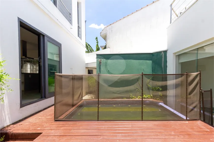 Foto 1 de Casa com 3 Quartos para alugar, 450m² em Jardim Europa, São Paulo