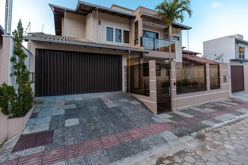 Foto 1 de Casa com 4 Quartos à venda, 300m² em Ressacada, Itajaí