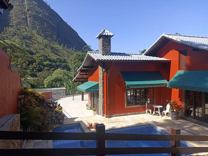 Foto 1 de Casa com 4 Quartos à venda, 450m² em Retiro, Petrópolis