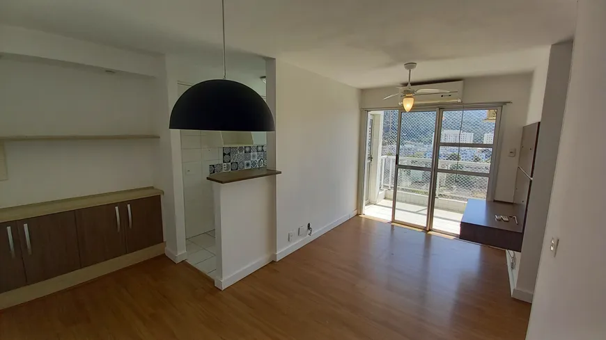 Foto 1 de Apartamento com 2 Quartos à venda, 60m² em Camorim, Rio de Janeiro