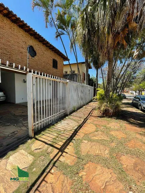 Foto 1 de Casa com 4 Quartos para alugar, 528m² em Belvedere, Belo Horizonte