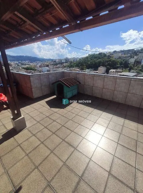 Foto 1 de Sobrado com 4 Quartos à venda, 178m² em Bonfim, Juiz de Fora