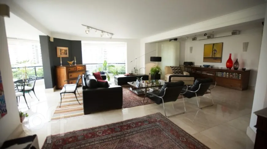 Foto 1 de Apartamento com 3 Quartos à venda, 220m² em Itaim Bibi, São Paulo