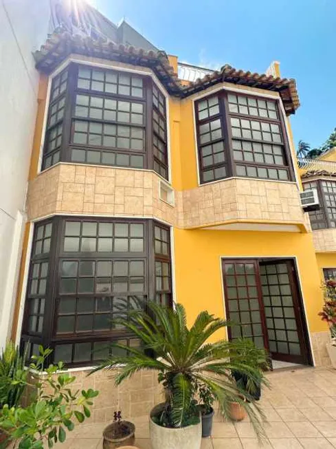 Foto 1 de Casa de Condomínio com 3 Quartos à venda, 233m² em Freguesia- Jacarepaguá, Rio de Janeiro