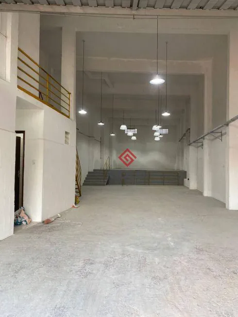 Foto 1 de Galpão/Depósito/Armazém para alugar, 223m² em Parque Oratorio, Santo André