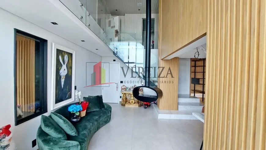 Foto 1 de Cobertura com 3 Quartos para alugar, 215m² em Vila Olímpia, São Paulo