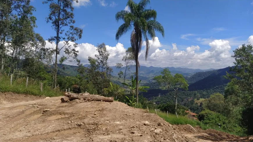 Foto 1 de Fazenda/Sítio à venda, 3700m² em Paiol Grande, São Bento do Sapucaí