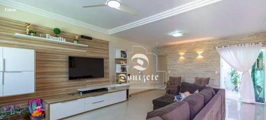 Foto 1 de Sobrado com 3 Quartos para venda ou aluguel, 250m² em Vila Scarpelli, Santo André