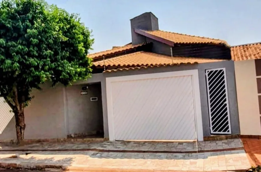 Foto 1 de Sobrado com 3 Quartos à venda, 270m² em Caranda Bosque, Campo Grande