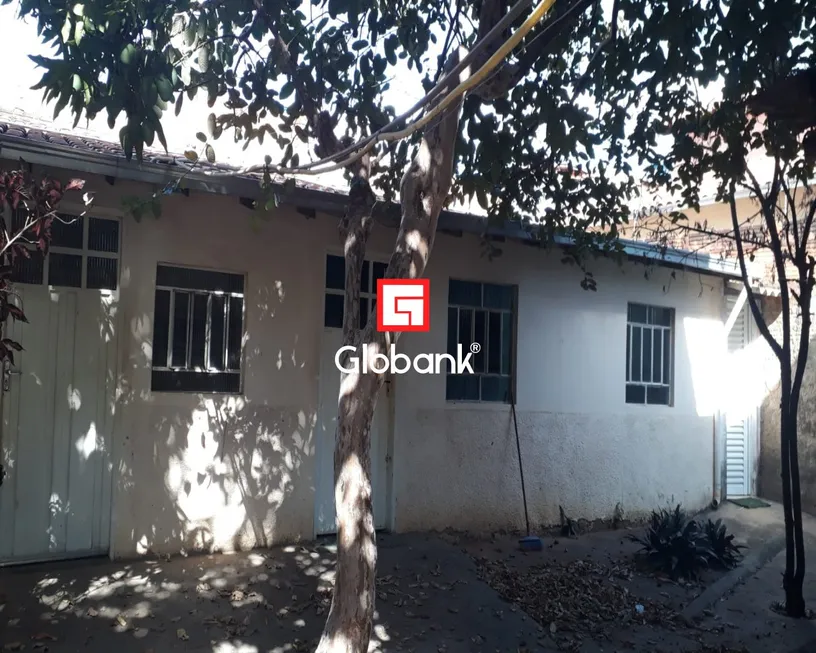 Foto 1 de Casa com 2 Quartos à venda, 80m² em Alice Maia, Montes Claros