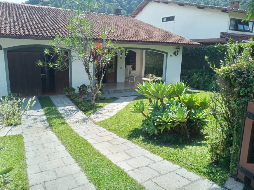 Foto 1 de Casa de Condomínio com 5 Quartos à venda, 235m² em Carlos Guinle, Teresópolis