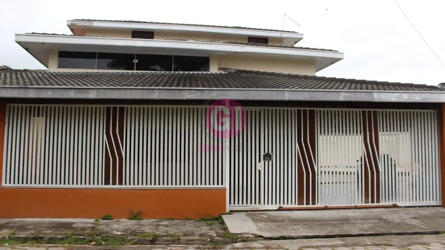 Foto 1 de Sobrado com 4 Quartos para venda ou aluguel, 464m² em Jardim Siesta, Jacareí