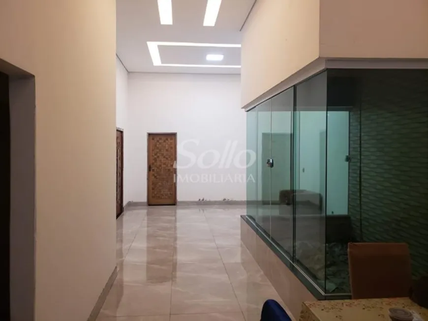 Foto 1 de Casa com 4 Quartos à venda, 210m² em Jardim Holanda, Uberlândia