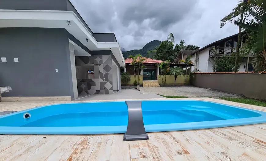 Foto 1 de Casa de Condomínio com 4 Quartos para alugar, 200m² em Limoeiro, Guapimirim