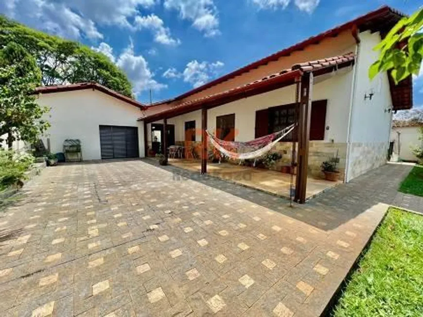 Foto 1 de Casa com 4 Quartos à venda, 290m² em Bandeirantes, Belo Horizonte