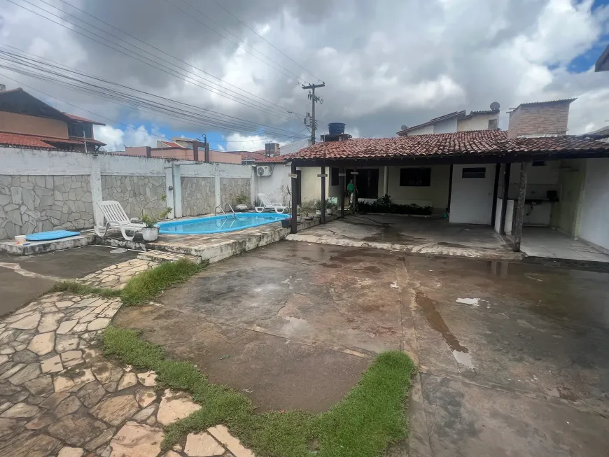 Foto 1 de Casa de Condomínio com 3 Quartos à venda, 200m² em Barro Duro, Maceió