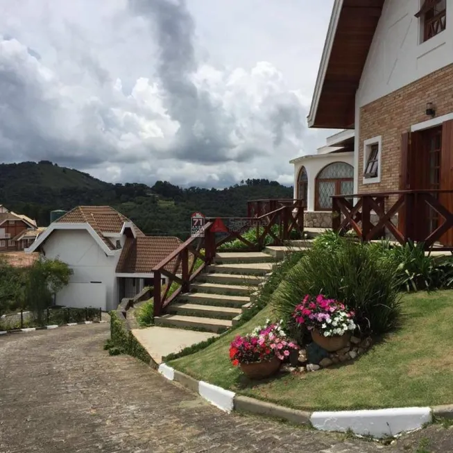 Foto 1 de Casa com 5 Quartos à venda, 300m² em Vila Abernessia, Campos do Jordão